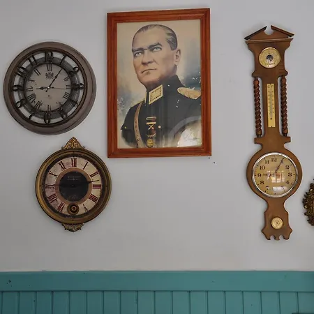 Saatli Konak