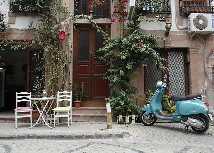 Saatli Konak Ayvalı